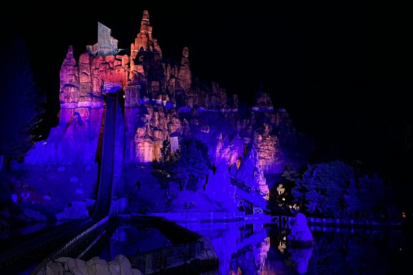 Ampd Electronics redefine night time theme park entertainment at Warner Bros. Movie World’s Wild West Falls Adventure Ride